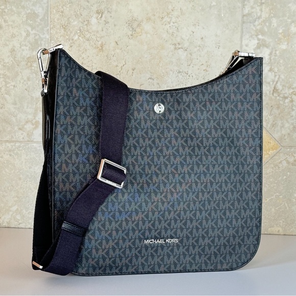 Michael Kors Briley Large Messenger Bag MK Black - Picture 7 of 16